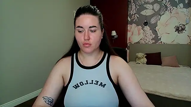 Roxie Bradley online show from July 3, 5:47 am