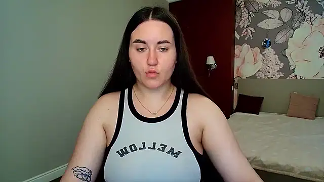 Roxie Bradley online show from July 8, 5:45 am