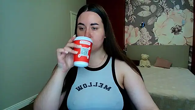Roxie Bradley online show from July 9, 5:44 am