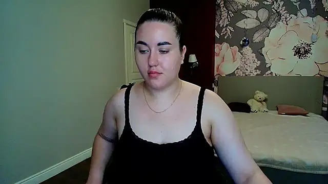Roxie Bradley online show from July 10, 5:45 am