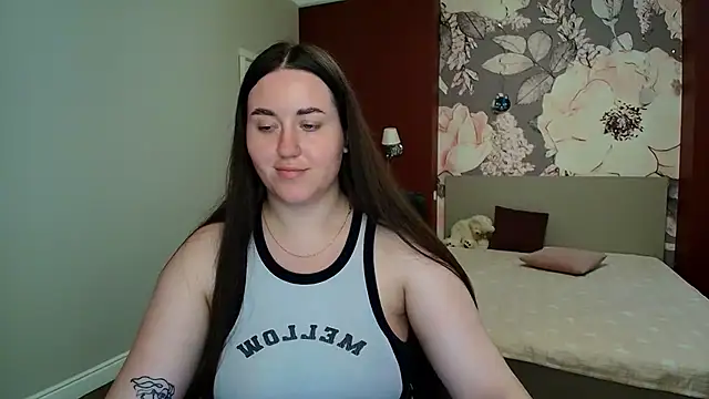 Roxie Bradley online show from July 16, 6:52 am