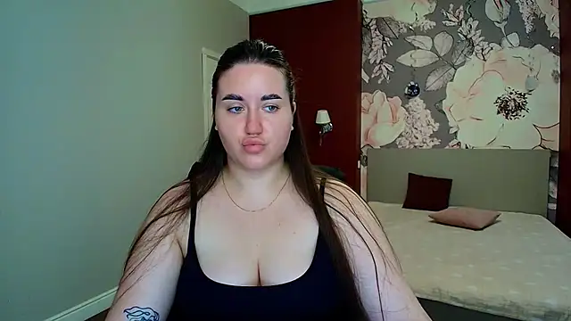 Roxie Bradley online show from July 17, 5:47 am