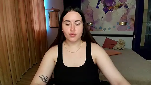 Roxie Bradley online show from July 20, 5:44 am