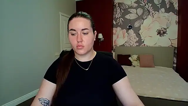 Roxie Bradley online show from July 22, 5:43 am