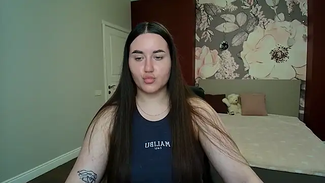 Roxie Bradley online show from July 23, 6:00 am
