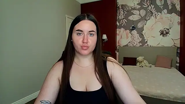 Roxie Bradley online show from July 27, 5:36 am