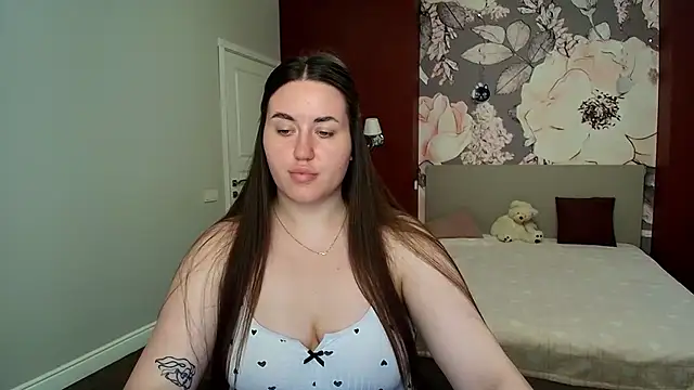 Roxie Bradley online show from July 30, 5:50 am