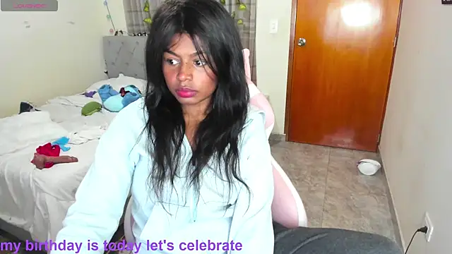 Snapshot of charlott7 chatting on June 8, 3:29 am charlott7 online show from June 8, 3:29 am