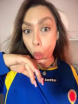 Im sophiie online show from June 18, 9:14 am