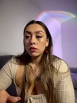 Im sophiie online show from August 2, 7:18 am