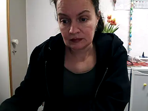 LoveNBloom online show from February 8, 6:12 pm