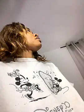 Snapshot of _yisela_ chatting on October 19, 3:29 am yisela online show from October 19, 3:29 am