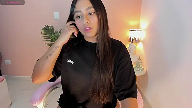 Snapshot of Ciara8 chatting on October 27, 1:37 pm Ciara8 online show from October 27, 1:37 pm