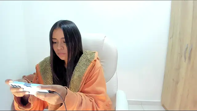 Snapshot of Ciara8 chatting on January 16, 5:11 am Ciara8 online show from January 16, 5:11 am