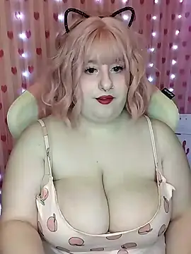 Snapshot of StrawberryPleasure chatting on January 13, 2:07 am StrawberryPleasure online show from January 13, 2:07 am