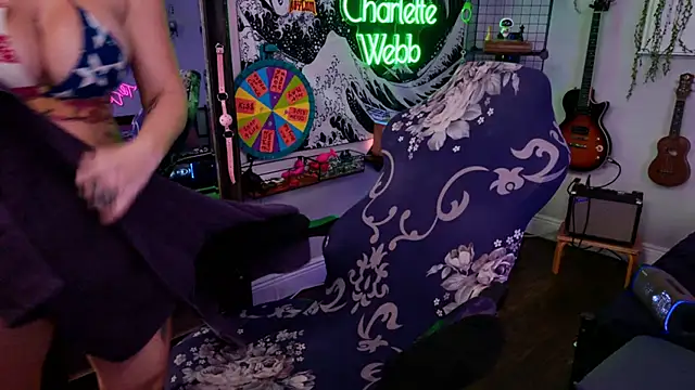 Snapshot of CharletteWebb chatting on December 16, 5:17 am CharletteWebb online show from December 16, 5:17 am