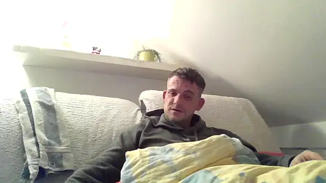 Snapshot of Cambitchboy chatting on December 17, 5:47 pm Cambitchboy online show from December 17, 5:47 pm