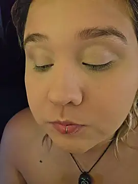 Snapshot of Laura_takint chatting on December 17, 7:09 pm Laura takint online show from December 17, 7:09 pm