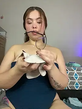 Snapshot of Liza_1 chatting on February 3, 10:37 pm Liza 1 online show from February 3, 10:37 pm