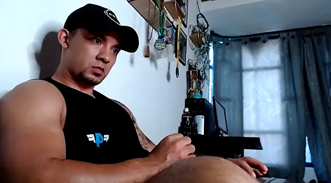 Snapshot of SimonRoberth chatting on January 15, 10:35 pm SimonRoberth online show from January 15, 10:35 pm