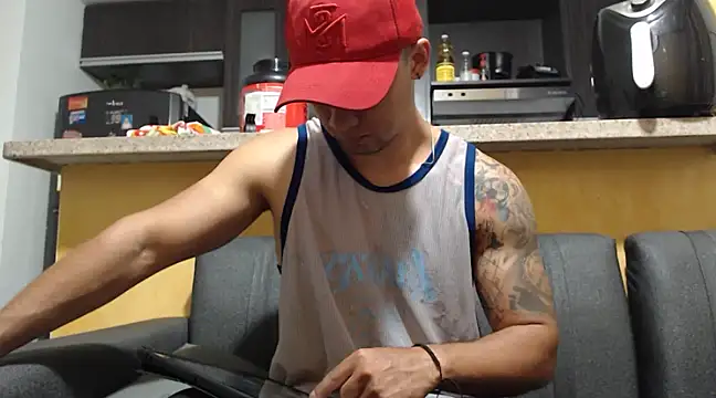 Snapshot of SimonRoberth chatting on March 2, 10:59 pm SimonRoberth online show from March 2, 10:59 pm