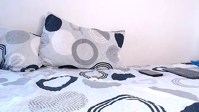 Snapshot of SimonRoberth chatting on September 22, 9:06 pm SimonRoberth online show from September 22, 9:06 pm