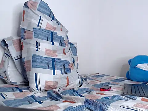 Snapshot of SimonRoberth chatting on October 16, 9:27 pm SimonRoberth online show from October 16, 9:27 pm