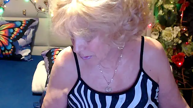 Snapshot of HappyWomanOn chatting on May 9, 9:20 pm HappyWomanOn online show from May 9, 9:20 pm