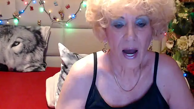 Snapshot of HappyWomanOn chatting on May 29, 8:23 am HappyWomanOn online show from May 29, 8:23 am