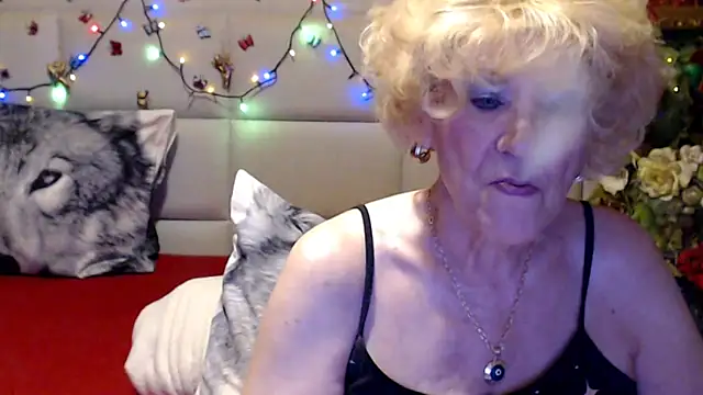 Snapshot of HappyWomanOn chatting on June 2, 9:22 am HappyWomanOn online show from June 2, 9:22 am