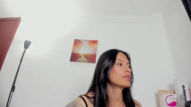 nia  white online show from May 19, 2:07 am