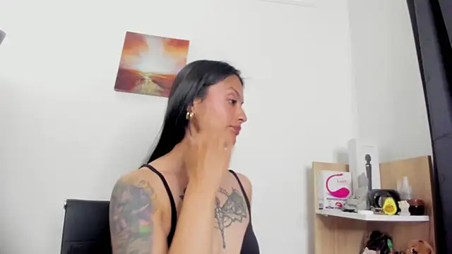 nia  white online show from May 25, 1:22 am
