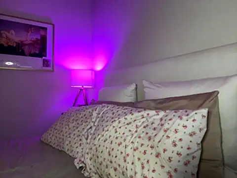 Snapshot of _sloane chatting on December 18, 3:12 am sloane online show from December 18, 3:12 am