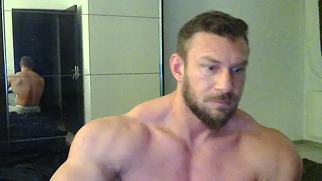 Snapshot of muscularkevin chatting on March 10, 4:38 am muscularkevin online show from March 10, 4:38 am