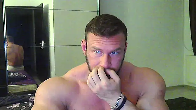 muscularkevin online show from April 1, 3:40 am