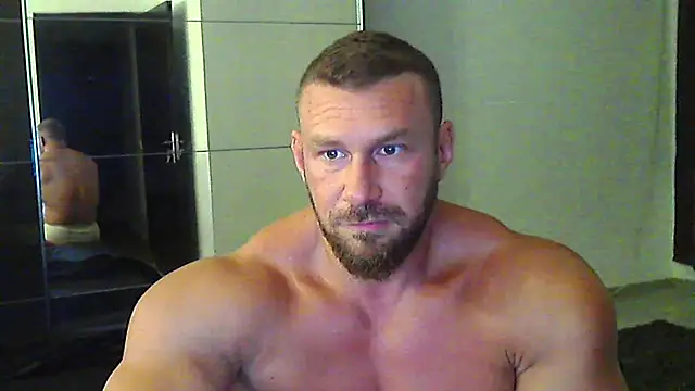 muscularkevin online show from July 4, 6:14 pm