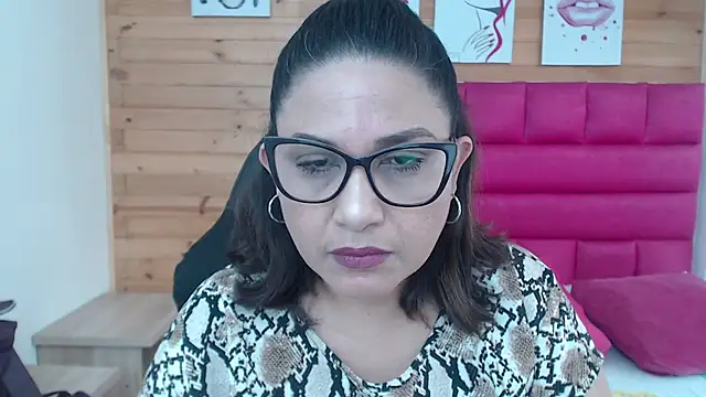 Snapshot of Katha_Marck chatting on December 5, 2:55 pm Katha Marck online show from December 5, 2:55 pm