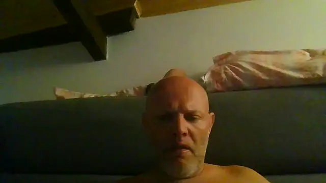 davigochi77bcn online show from October 4, 8:40 pm