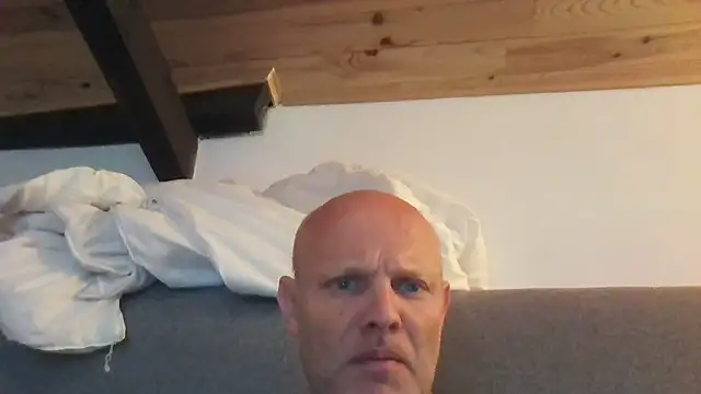 davigochi77bcn online show from November 9, 7:45 pm