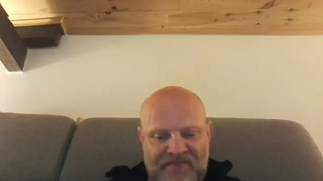 davigochi77bcn online show from April 12, 7:52 pm