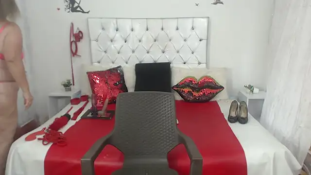 Snapshot of Sweetbigcatt chatting on May 31, 6:09 pm Sweetbigcatt online show from May 31, 6:09 pm