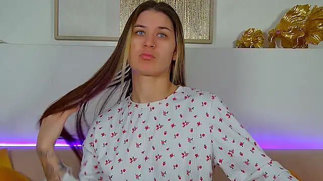 RachelSimpson online show from March 13, 6:25 pm