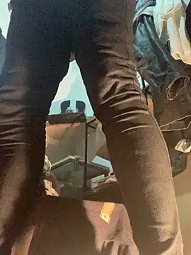 Snapshot of raphadoors19 chatting on February 15, 12:40 am raphadoors19 online show from February 15, 12:40 am