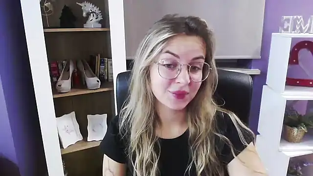 Snapshot of Zoey_Erotic chatting on September 30, 4:28 am Zoey Erotic online show from September 30, 4:28 am