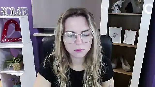 Snapshot of Zoey_Erotic chatting on October 23, 4:34 am Zoey Erotic online show from October 23, 4:34 am