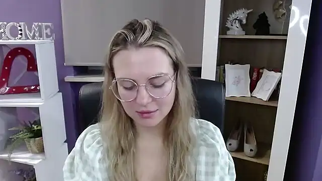 Snapshot of Zoey_Erotic chatting on November 12, 5:30 am Zoey Erotic online show from November 12, 5:30 am