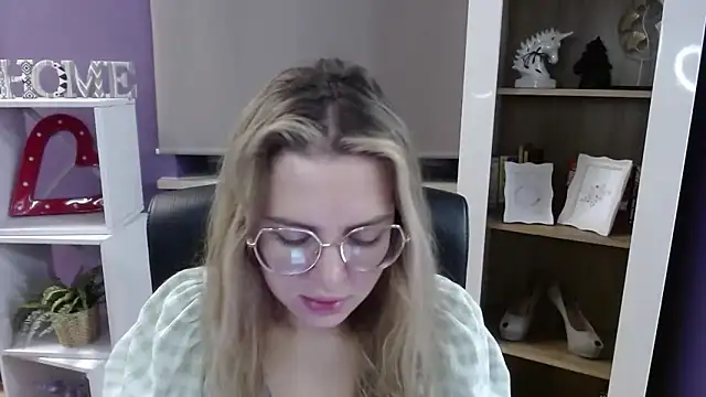 Snapshot of Zoey_Erotic chatting on November 27, 5:31 am Zoey Erotic online show from November 27, 5:31 am