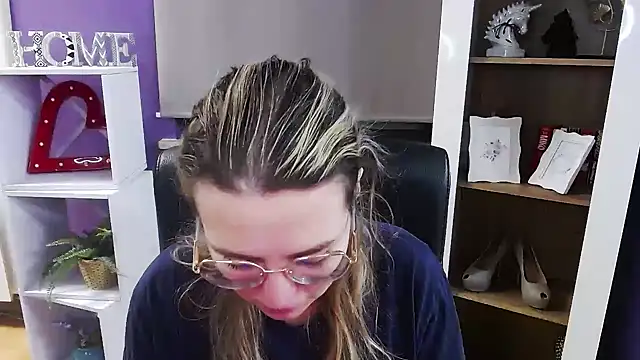 Zoey Erotic online show from December 17, 6:19 am