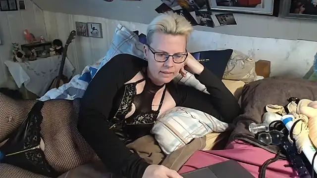 MaryG online show from February 28, 1:58 pm