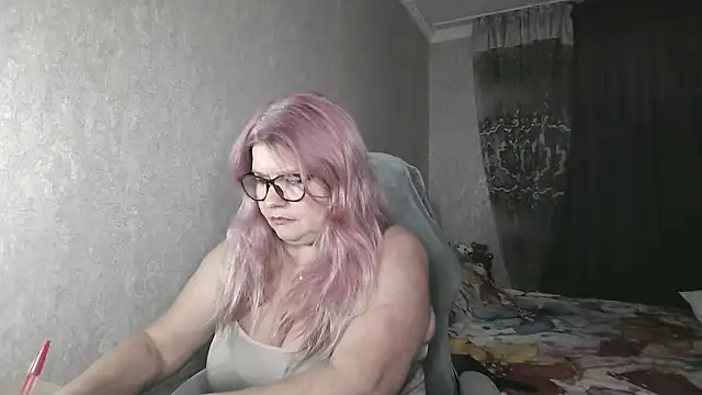 Snapshot of Diana_49 chatting on July 7, 6:05 am Diana 49 online show from July 7, 6:05 am